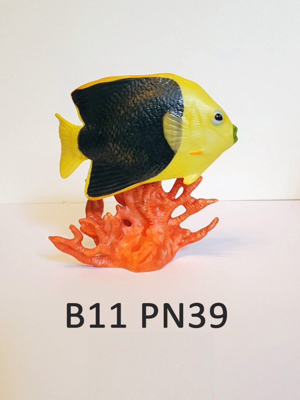Black & Yellow Fish Figurine - Franklin Mint (PN39)